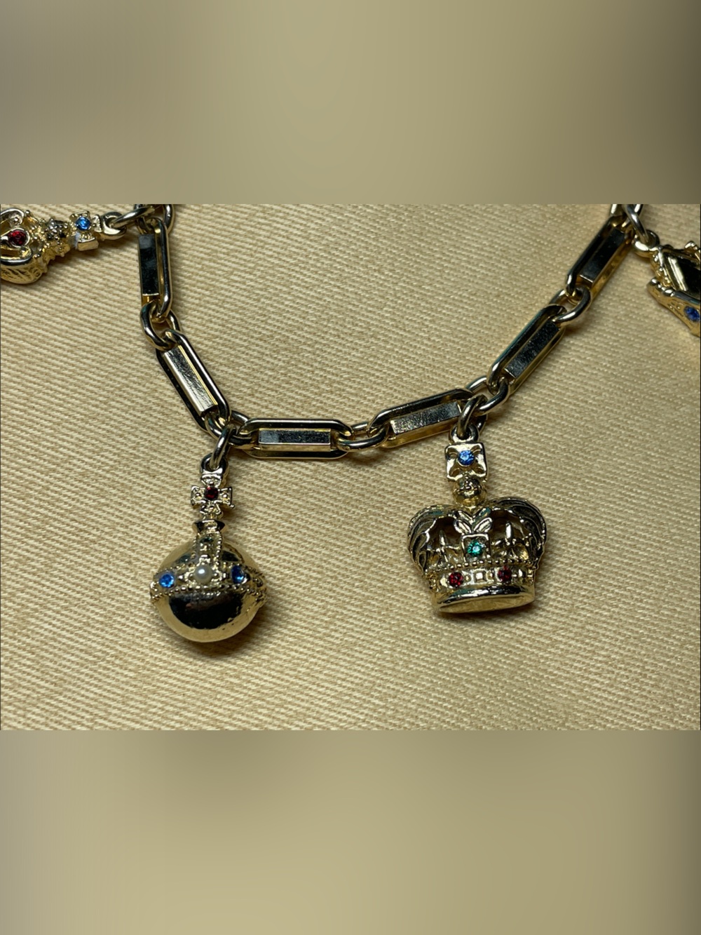 Rare Vintage Coro GoldTone Charm Bracelet Coronation/Royal Inspired Like New - Picture 5 of 16